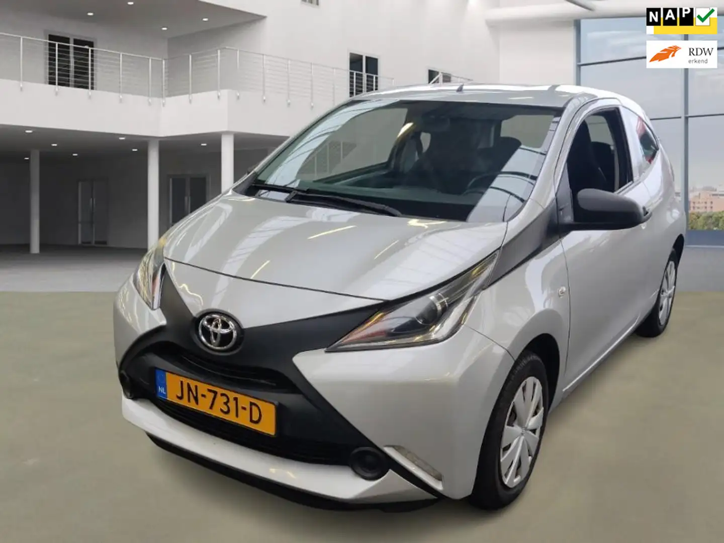 Toyota Aygo 1.0 VVT-i x Grau - 1