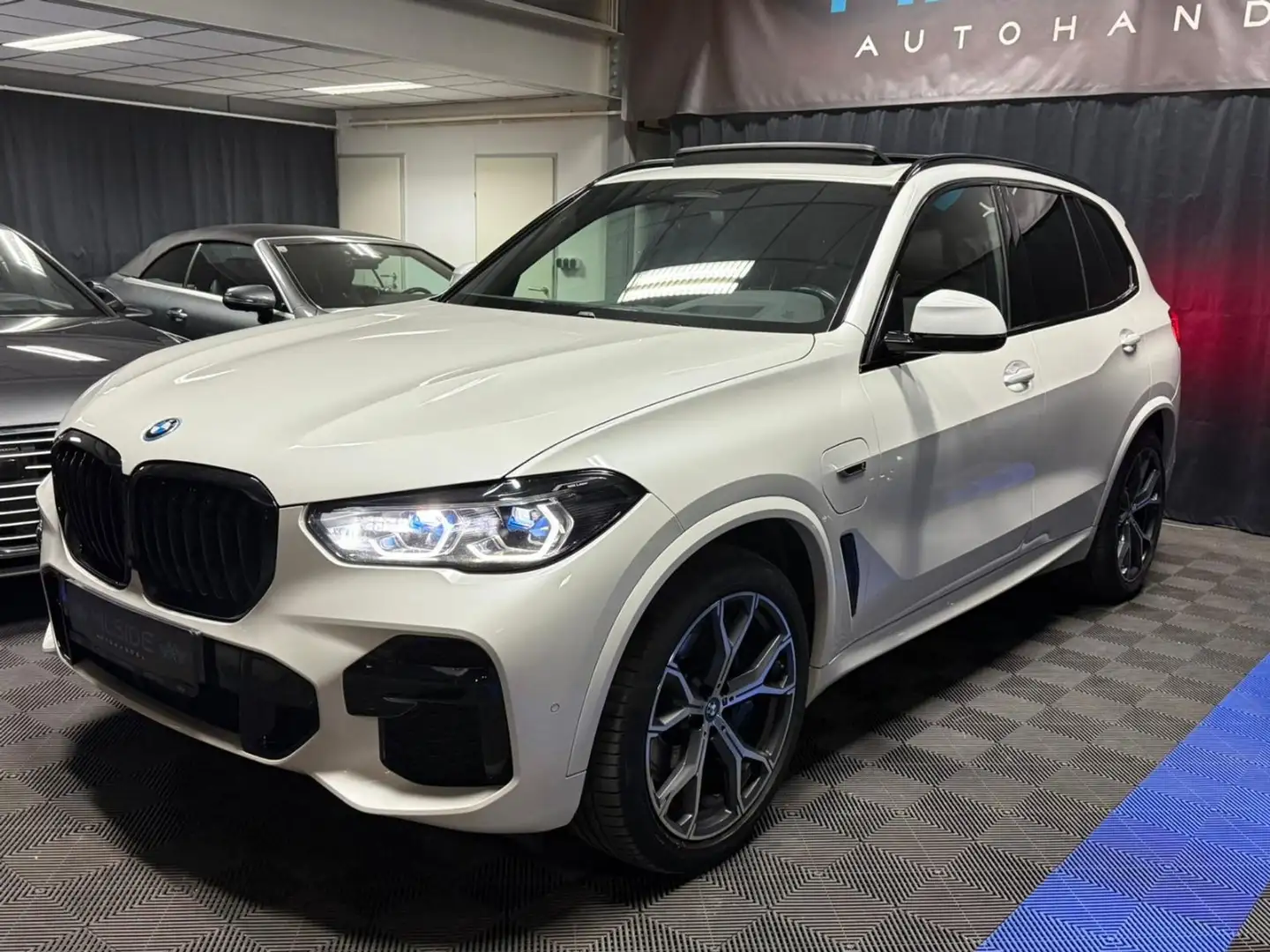 BMW X5 xDrive45e MSPORT PANO LASER HuD Weiß - 2
