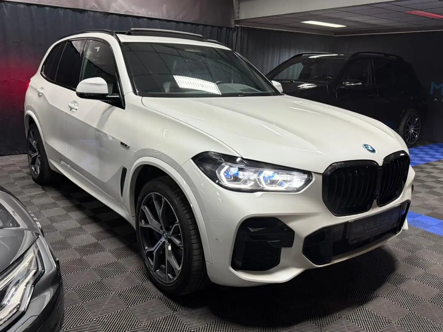 BMW X5 xDrive45e MSPORT PANO LASER HuD Weiß - 1