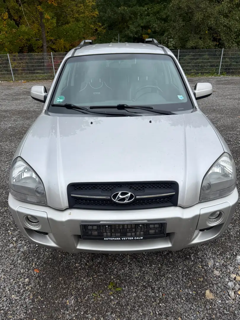 Hyundai TUCSON 2.0 GLS (4WD) Grau - 2