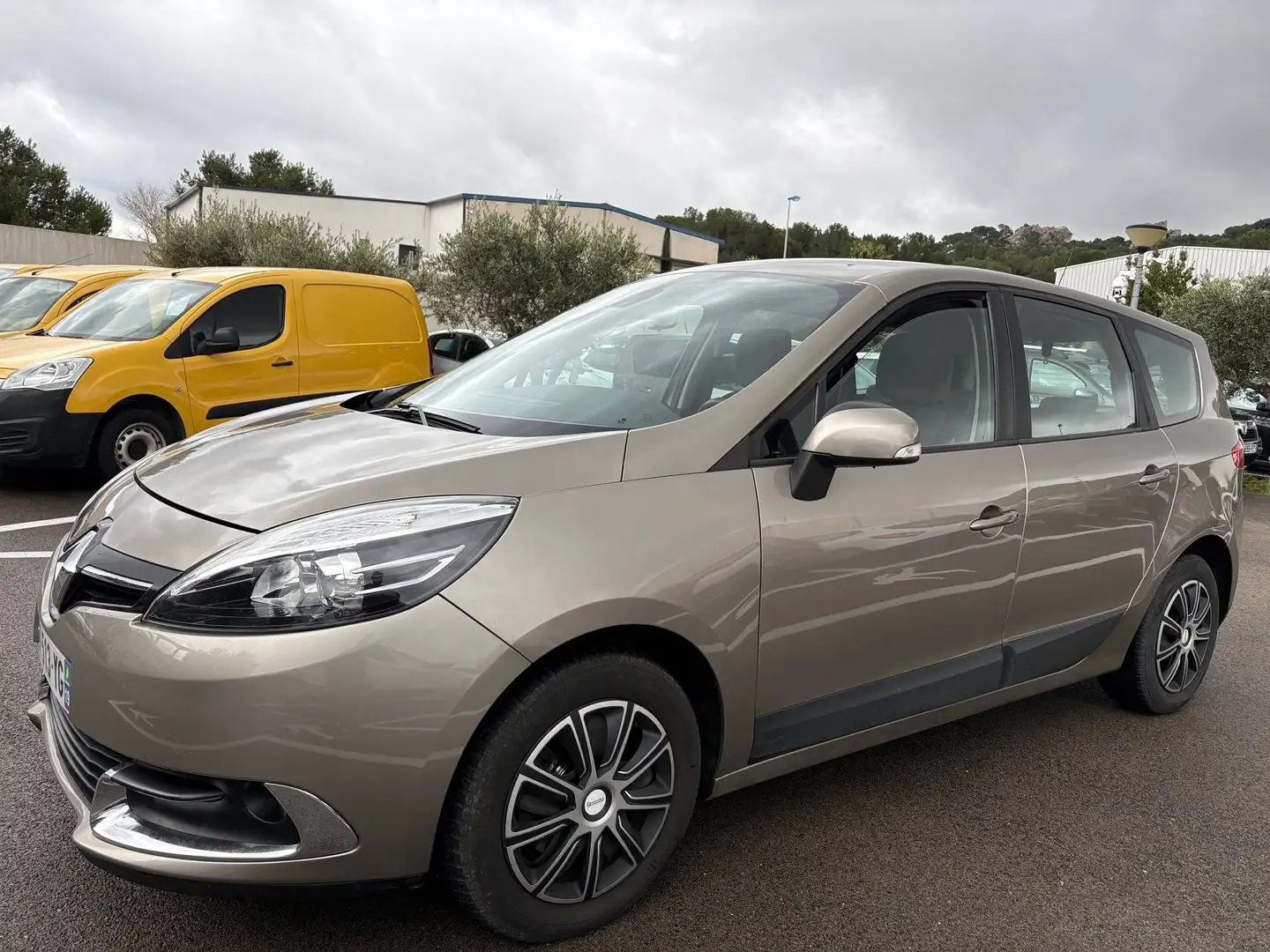 Renault Grand Scenic III dCi 130 Energy Business eco² 7pl Beige - 1