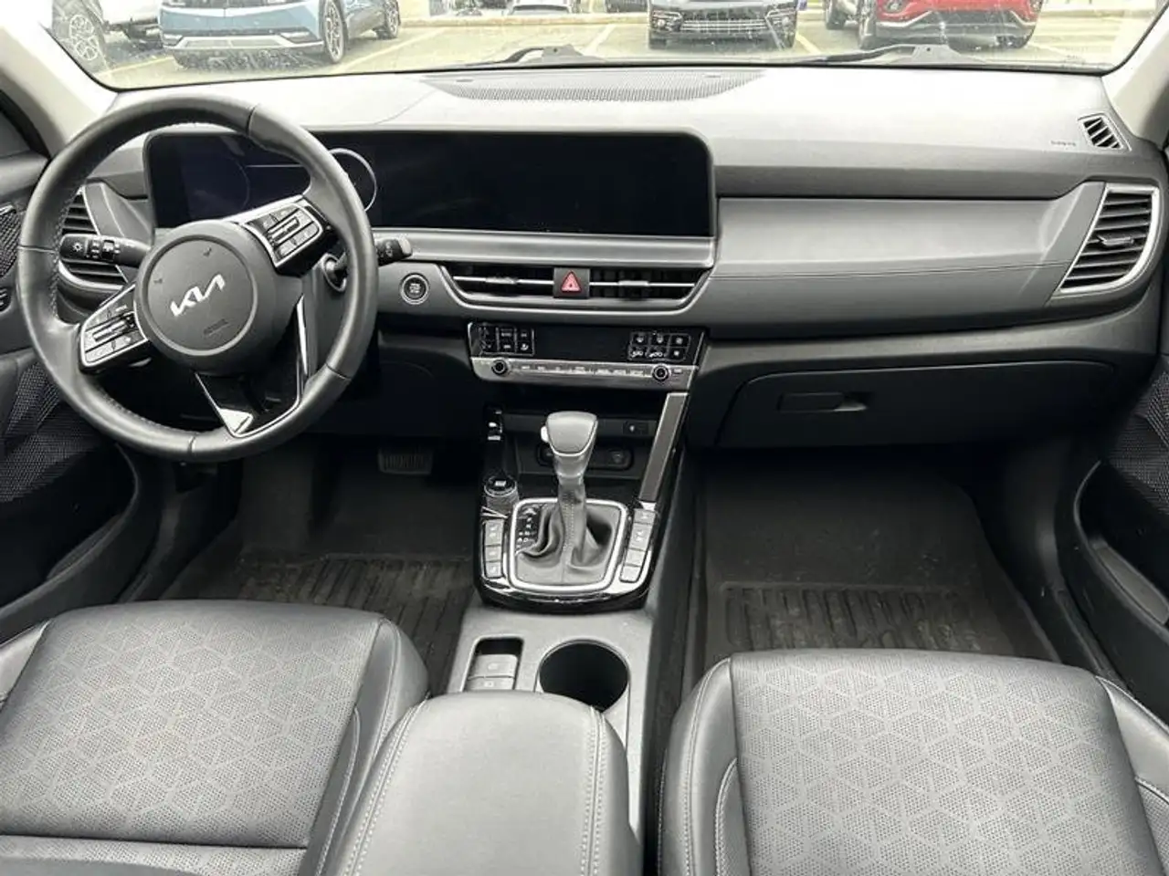 Kia Seltos снимка Kia Seltos
