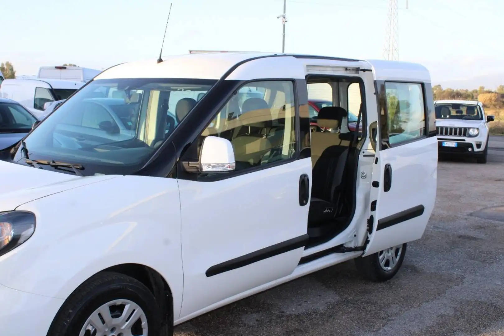 Fiat Doblo Cargo combi N1 1.6 mjt 16v SX DX E6 Weiß - 2