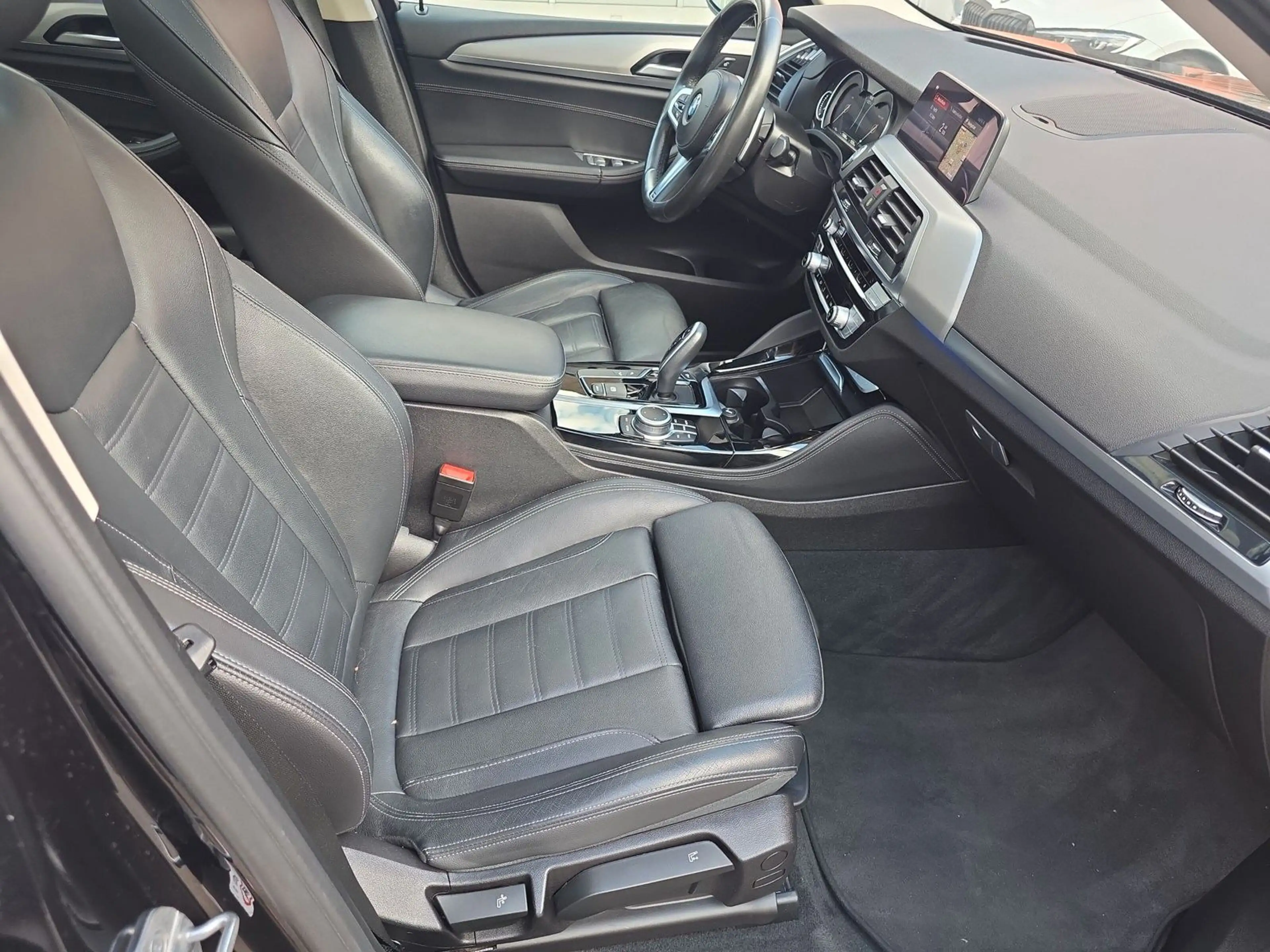 BMW X4 xDrive 30 i xLine Panorama — photo 13