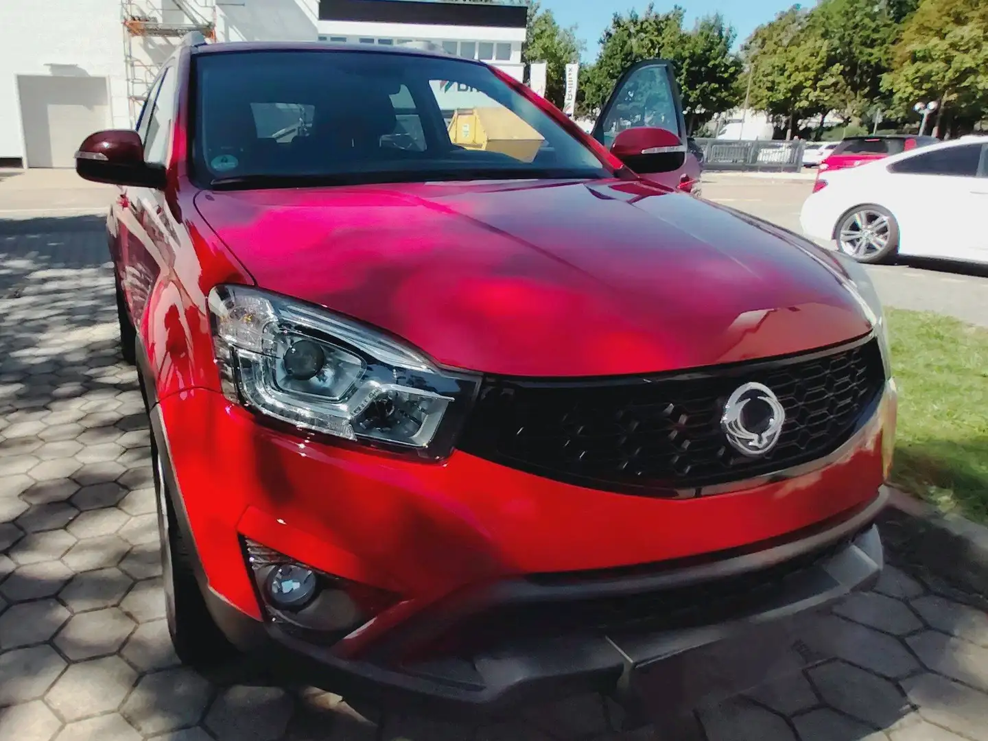 SsangYong Korando Korando 2.2 e-XDi 220 4WD Automatik Quartz Czerwony - 1