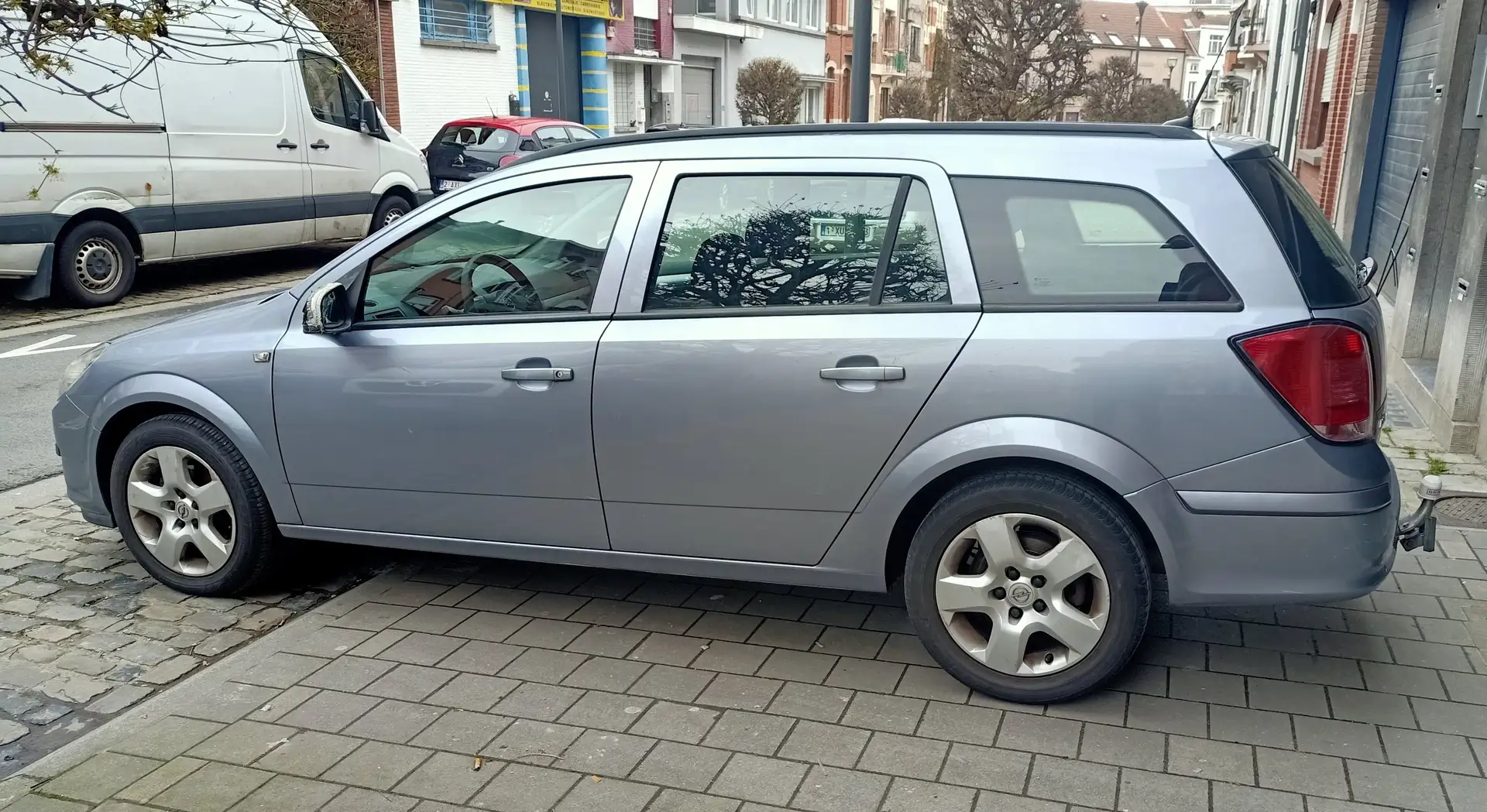 Opel Astra 1.7 DTH CDTi Cosmo Grijs - 1