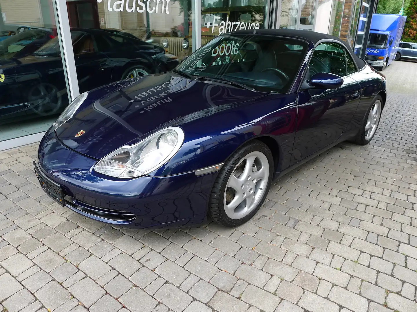 Porsche 996 / 911 Carrera 4 Cabrio Tiptronic Blau - 2
