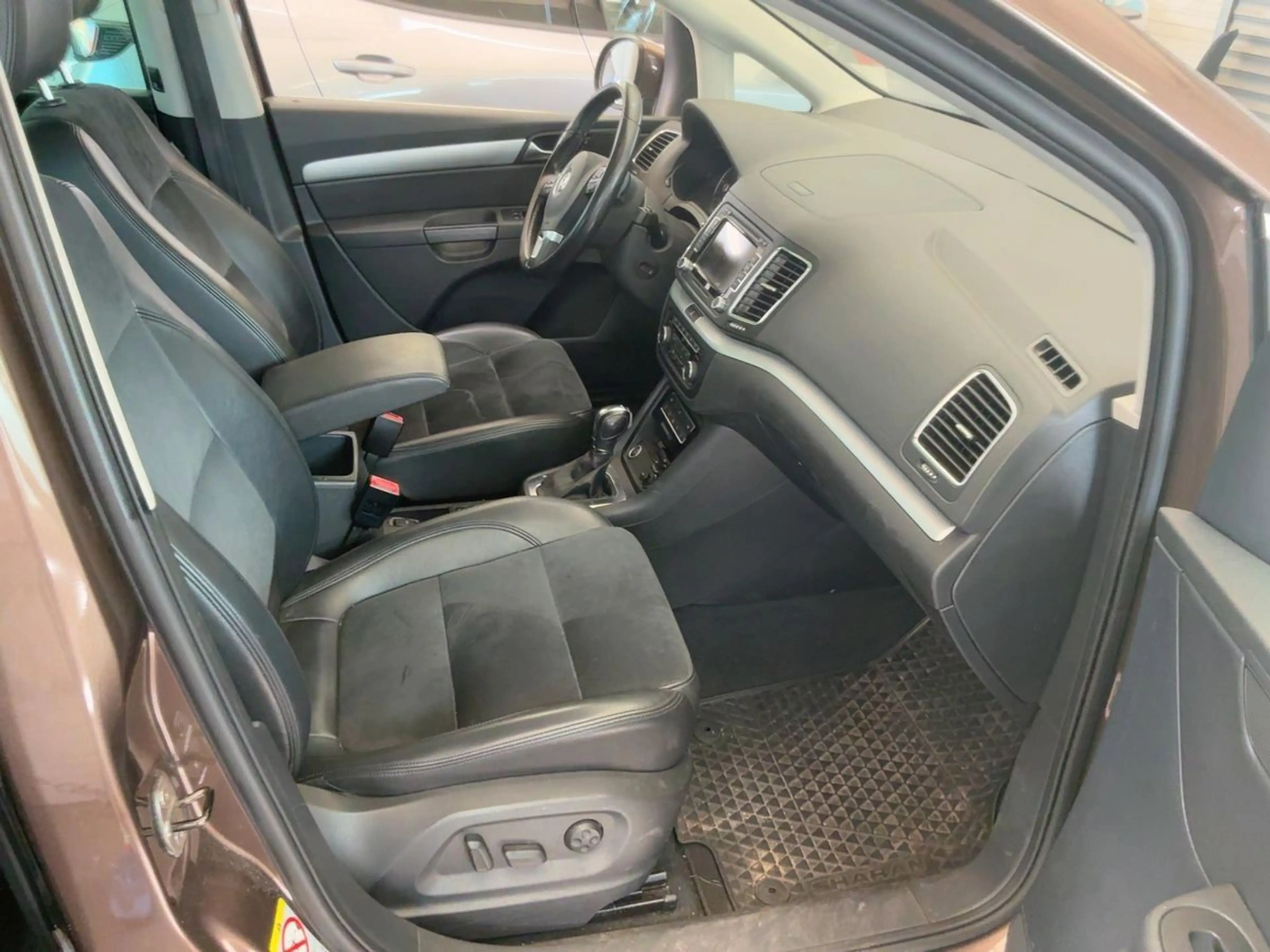 Volkswagen Sharan Highline 2.0TDI DSG/1.HAND/7 SITZER/PANO — photo 10