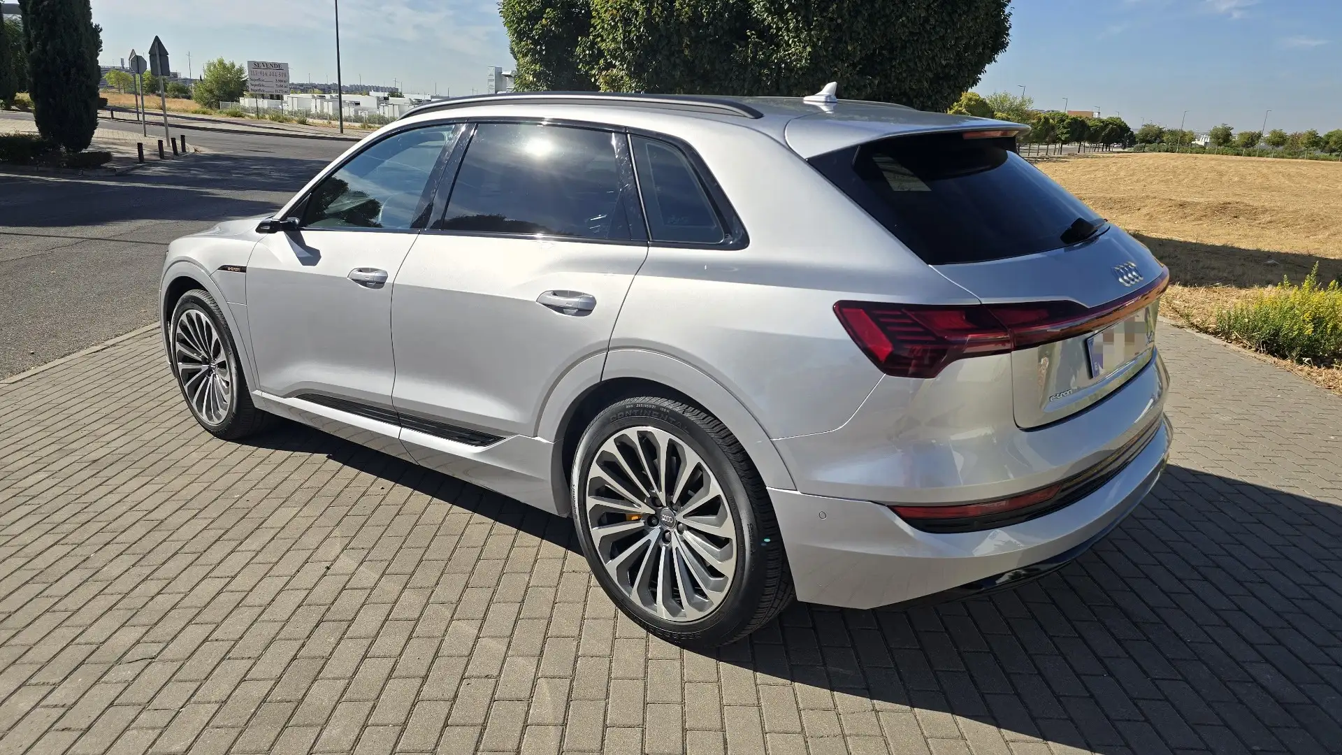 Audi e-tron 55 quattro Black line edition - 1