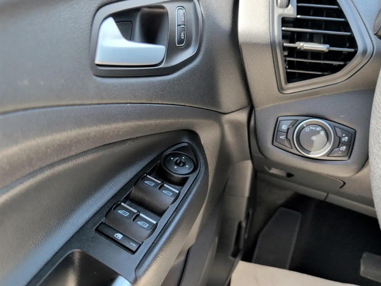Ford Escape photo Ford Escape