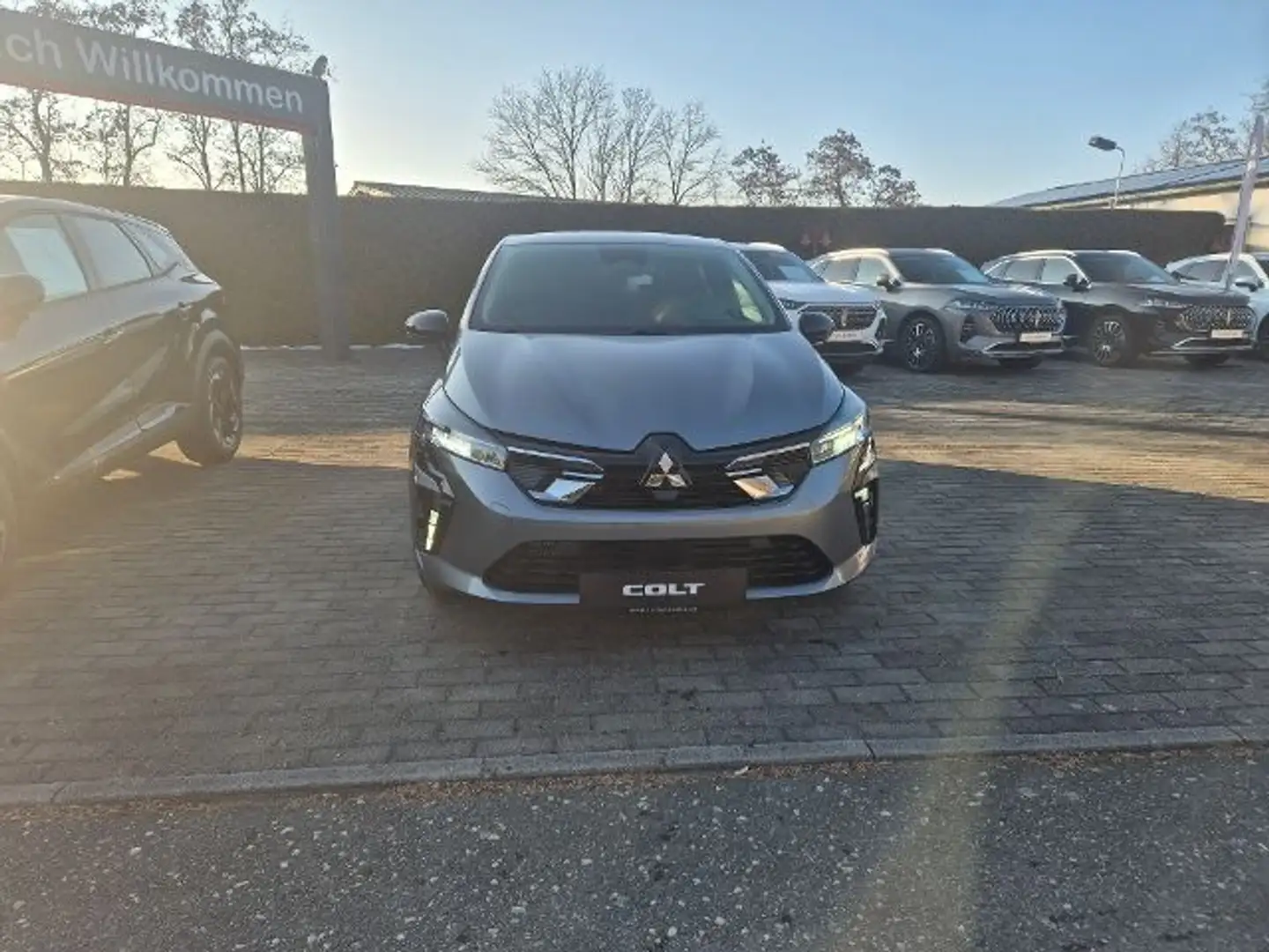 Mitsubishi Colt PLUS 1.0 T-Benziner 6-Gang Grau - 2