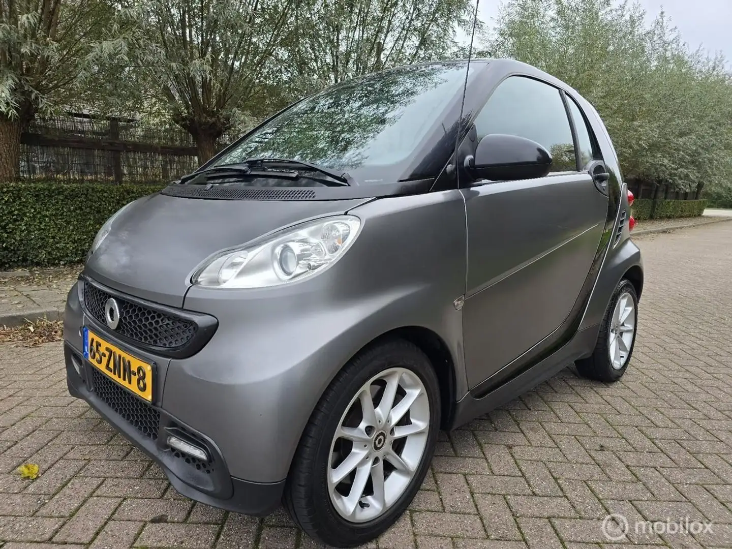 smart forTwo coupé 1.0 mhd Pure Zwart - 1