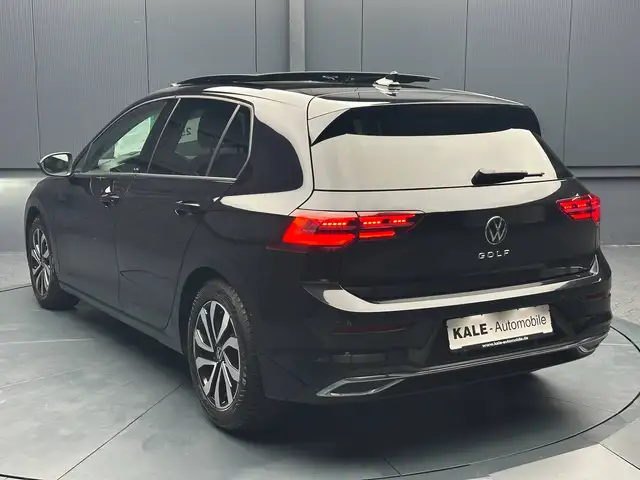 Volkswagen Golf view 3
