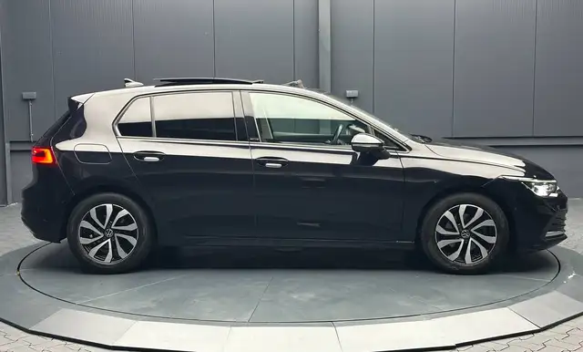 Volkswagen Golf view 6