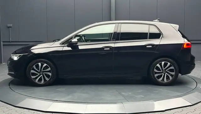 Volkswagen Golf view 2