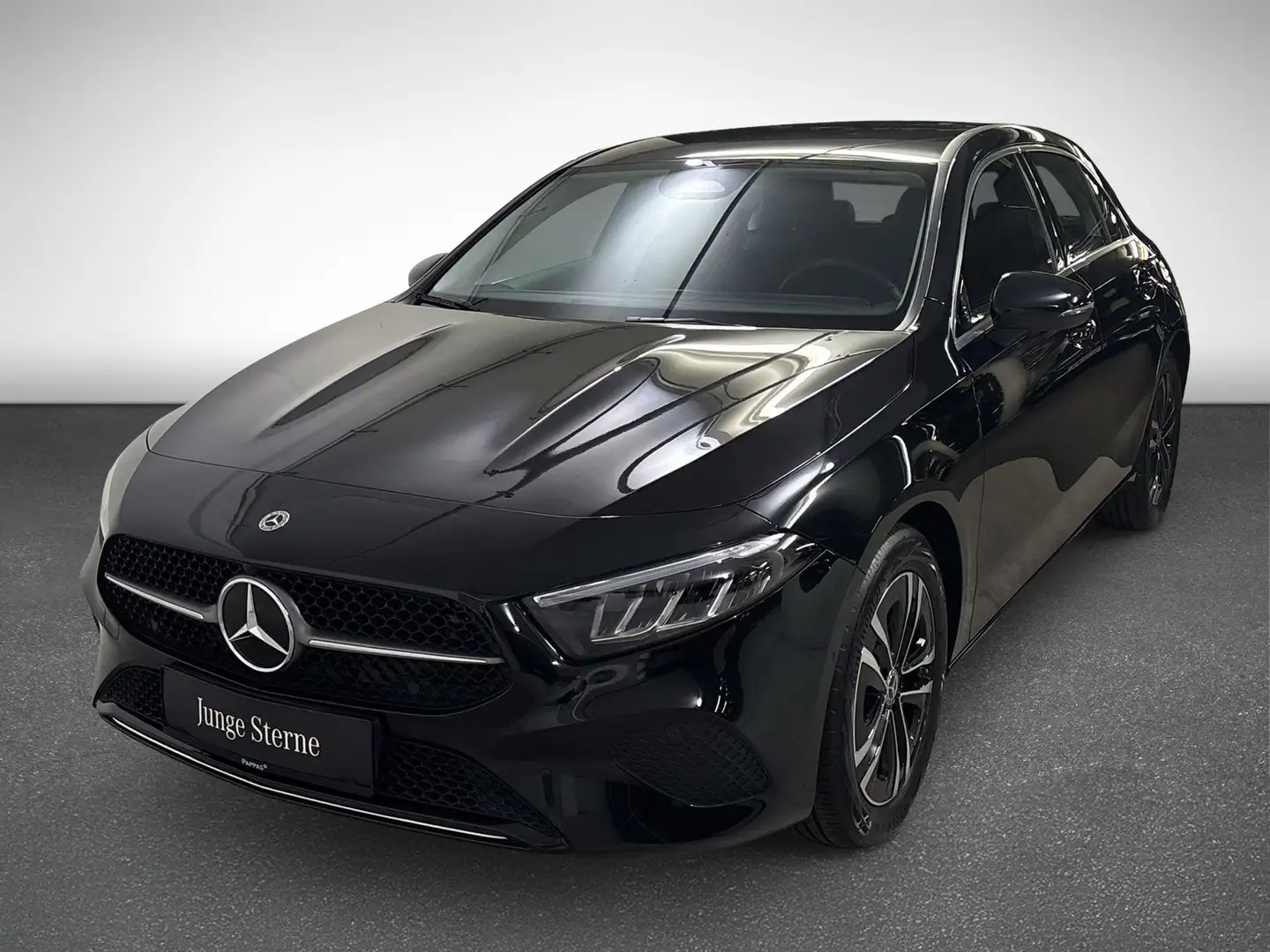Mercedes-Benz A 180 Leder Cam Navi SHZ Schwarz - 2