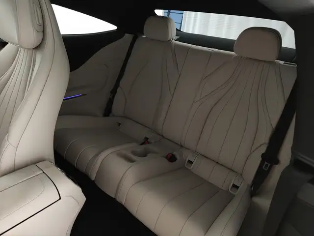Mercedes-Benz 220 view 11