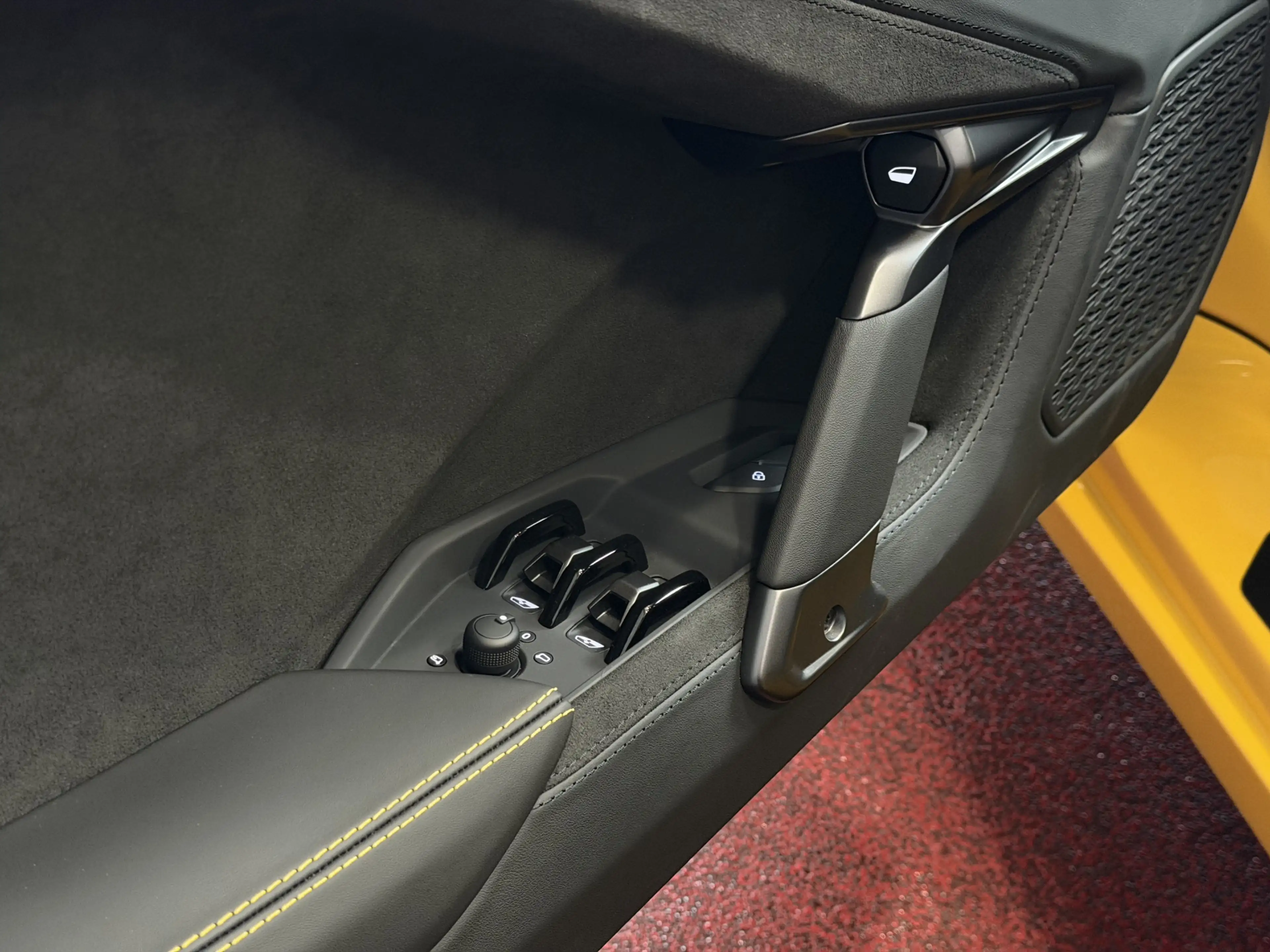Lamborghini Temerario 4.0 V8 Giallo Auge - Lift - Sonus Faber - 5 Year W — photo 24