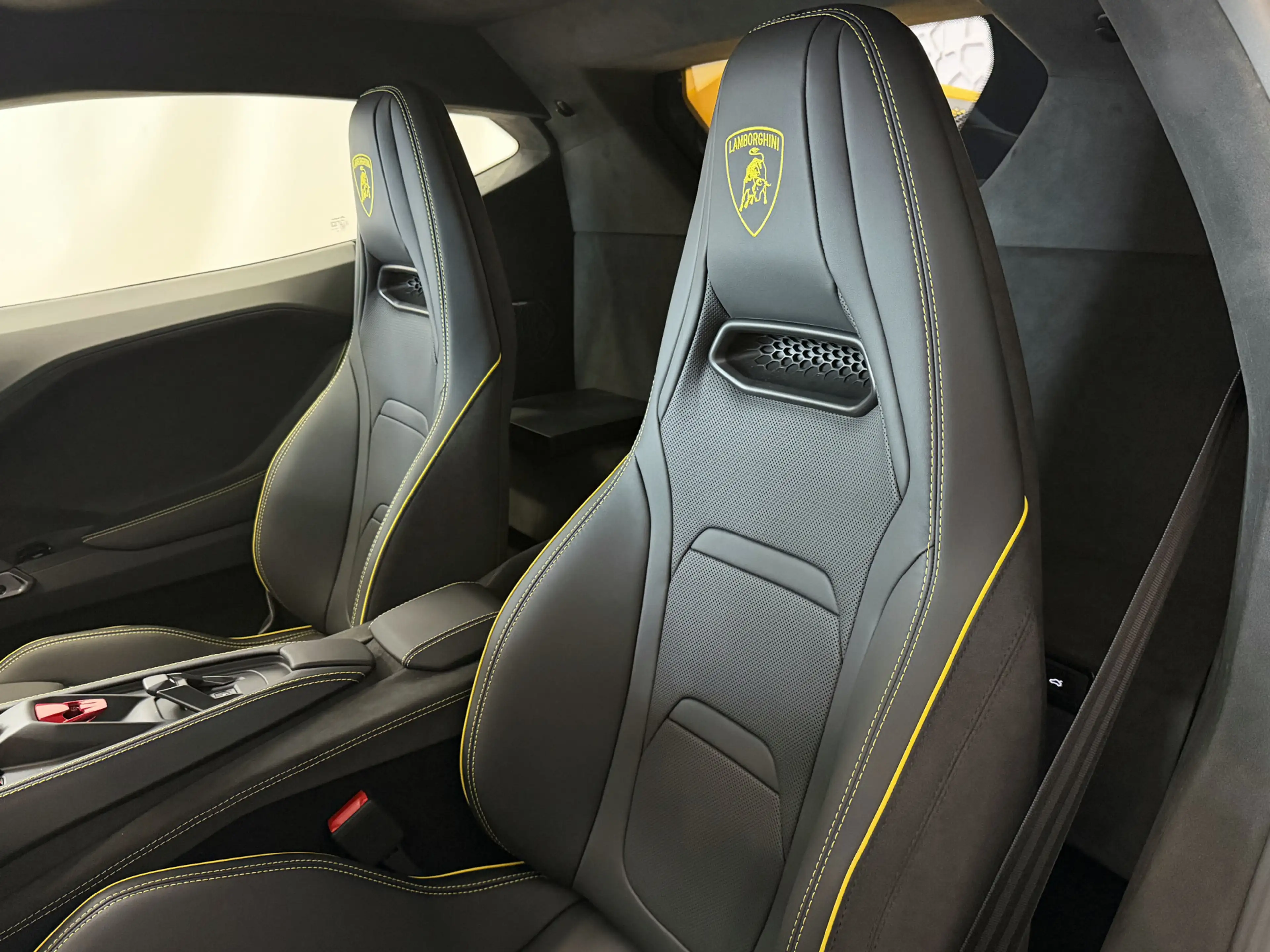 Lamborghini Temerario 4.0 V8 Giallo Auge - Lift - Sonus Faber - 5 Year W — photo 22