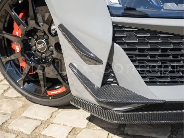 Audi R8 view 9