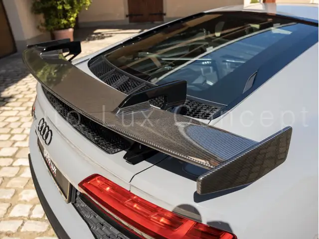 Audi R8 view 14