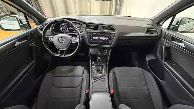 Volkswagen Tiguan view 2