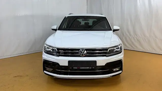 Volkswagen Tiguan view 4