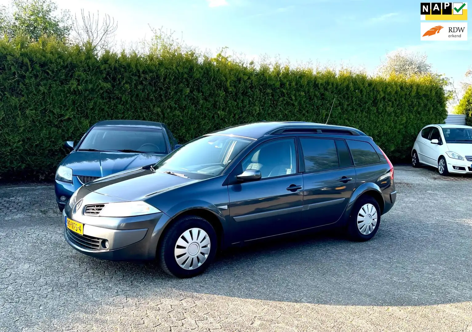 Renault Megane APK NIEUW GRIJS KENTEKEN AIRCO RIJD PERFECT KM NAP - 1