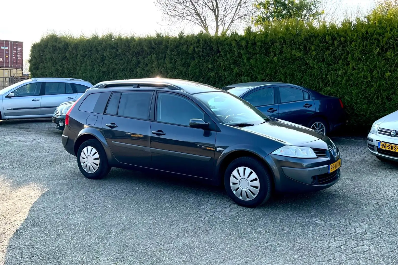 Renault Megane APK NIEUW GRIJS KENTEKEN AIRCO RIJD PERFECT KM NAP - 2