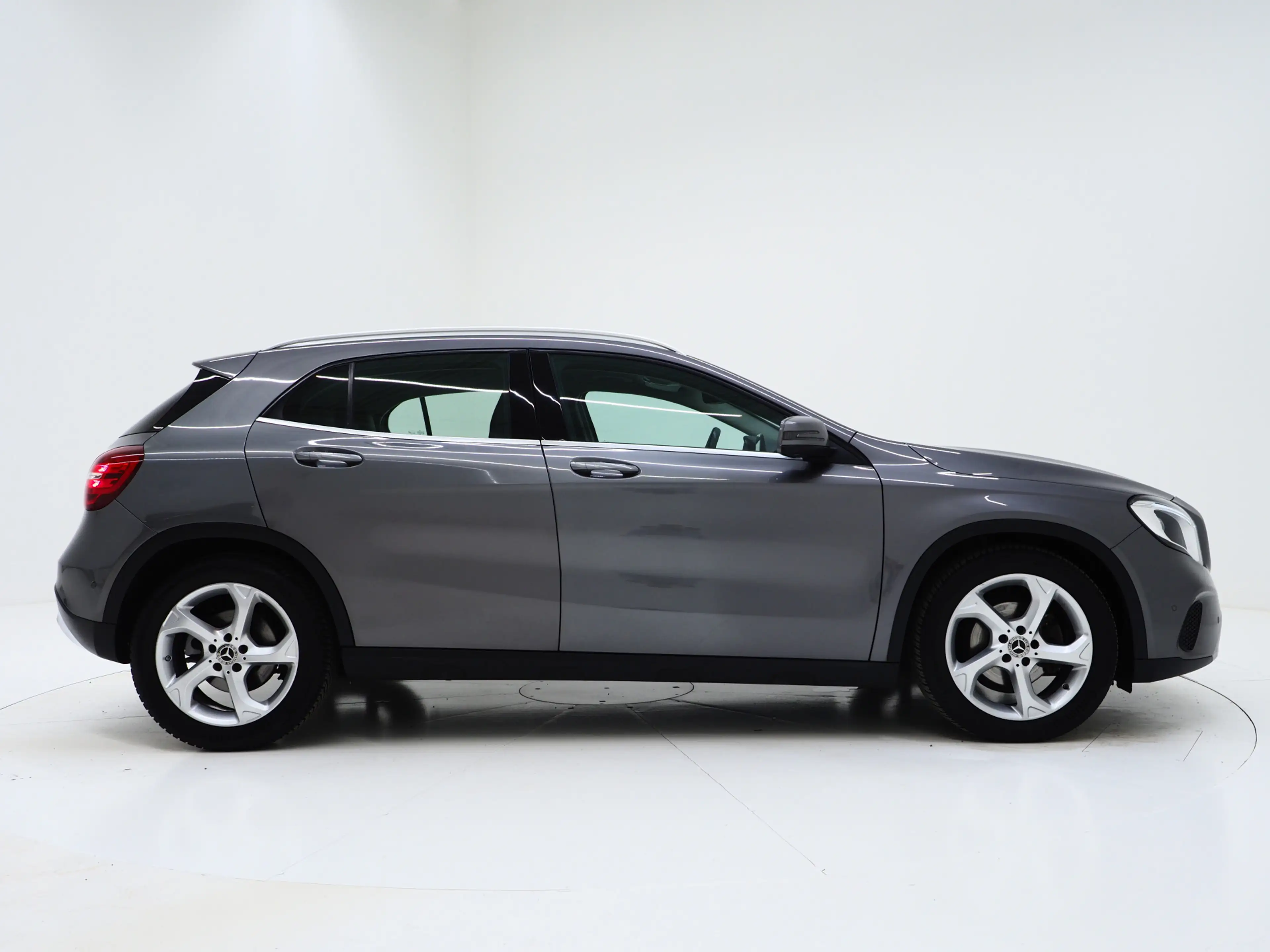 Mercedes-Benz GLA 200 Premium | Lederen Sportstoelen | Camera | Cruise | — photo 10