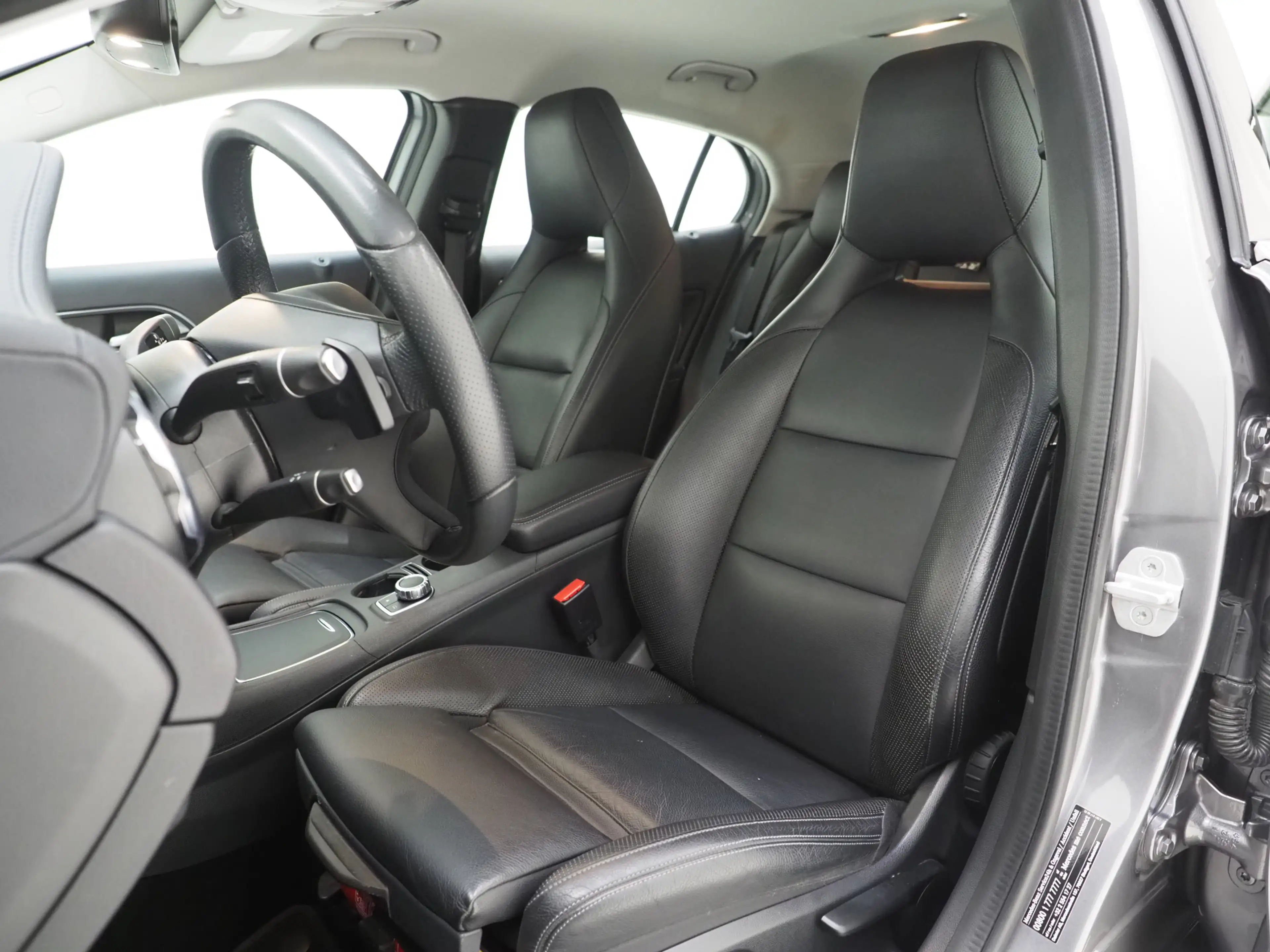 Mercedes-Benz GLA 200 Premium | Lederen Sportstoelen | Camera | Cruise | — photo 4