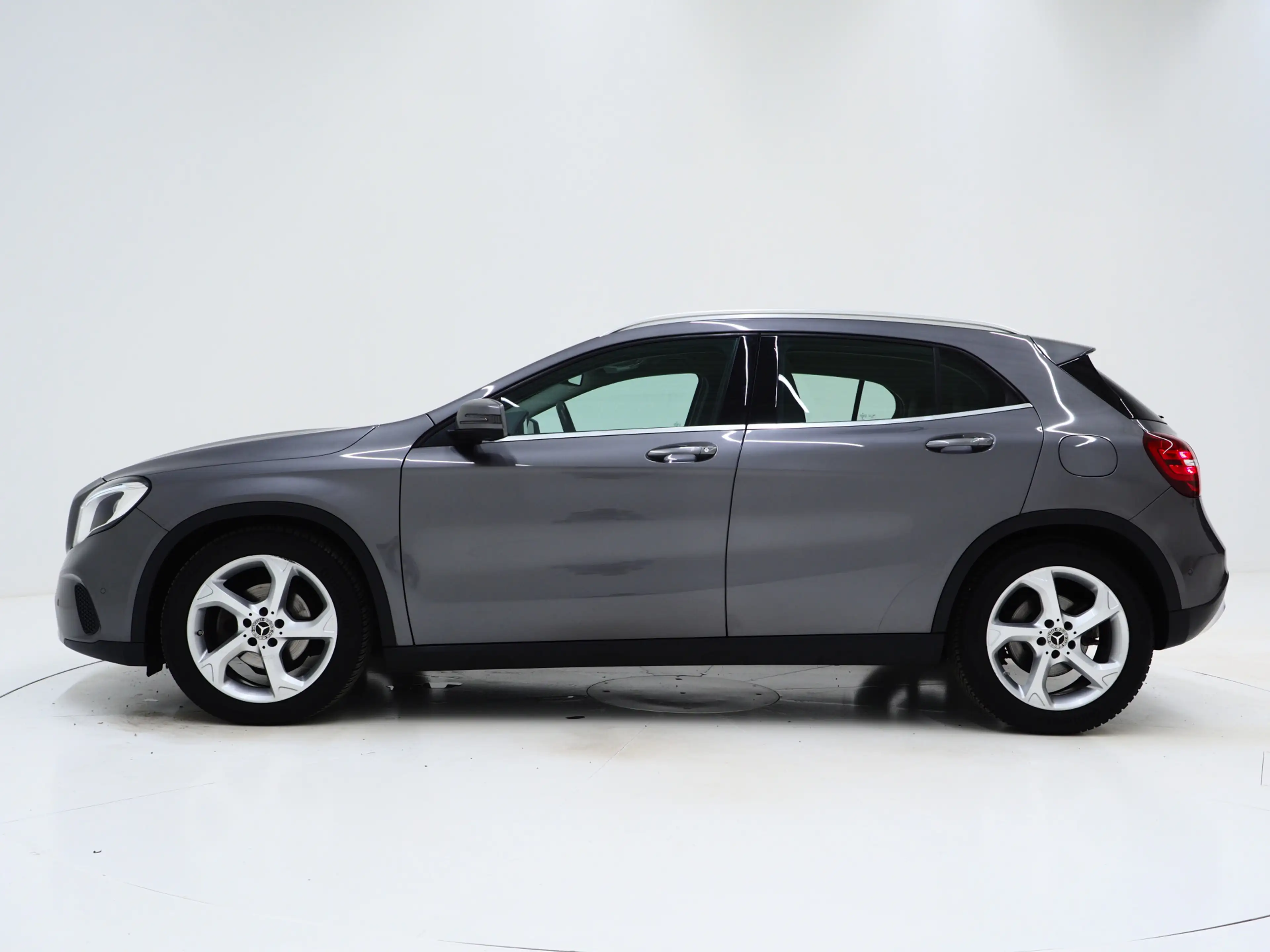 Mercedes-Benz GLA 200 Premium | Lederen Sportstoelen | Camera | Cruise | — photo 2