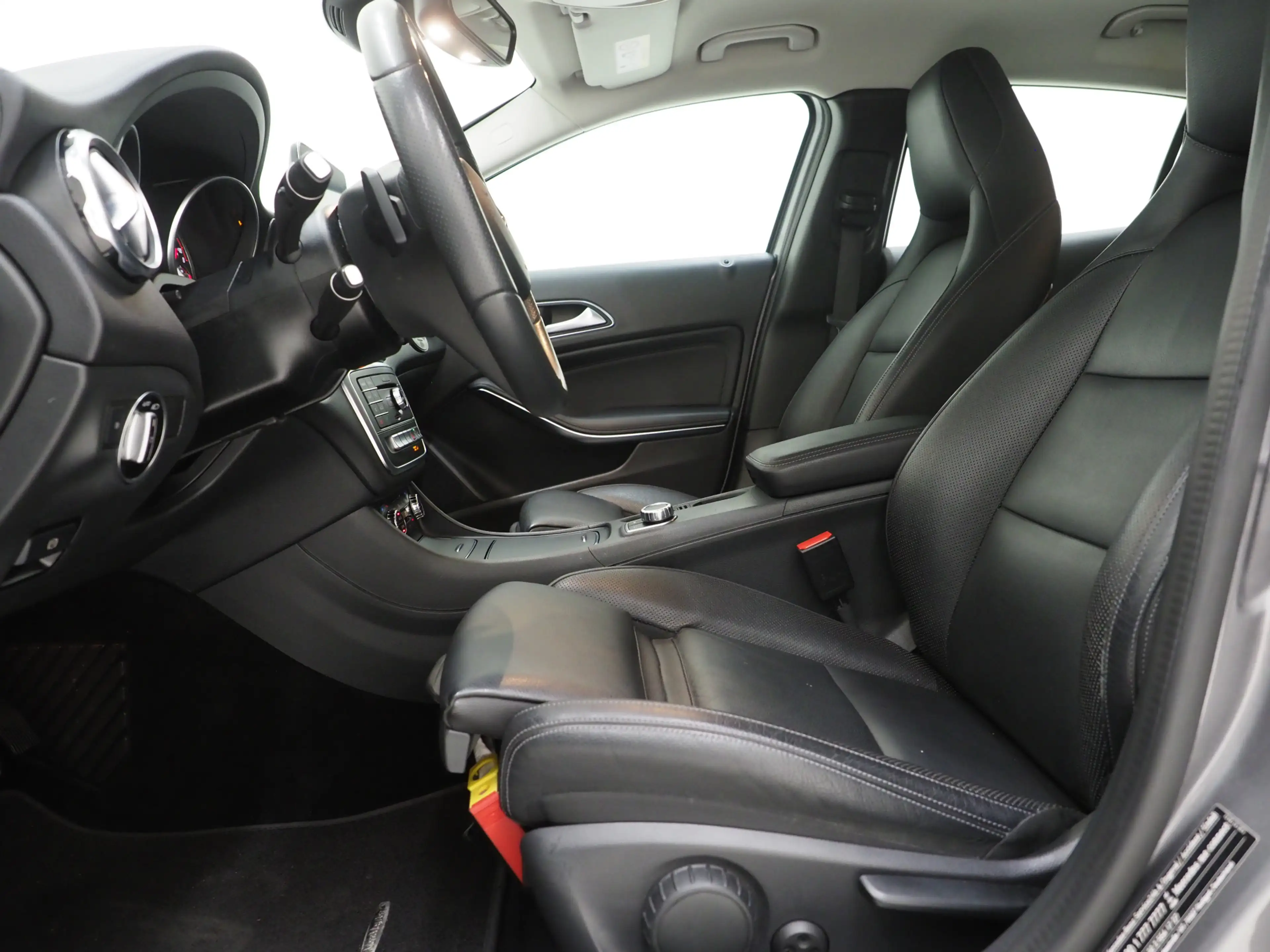 Mercedes-Benz GLA 200 Premium | Lederen Sportstoelen | Camera | Cruise | — photo 15