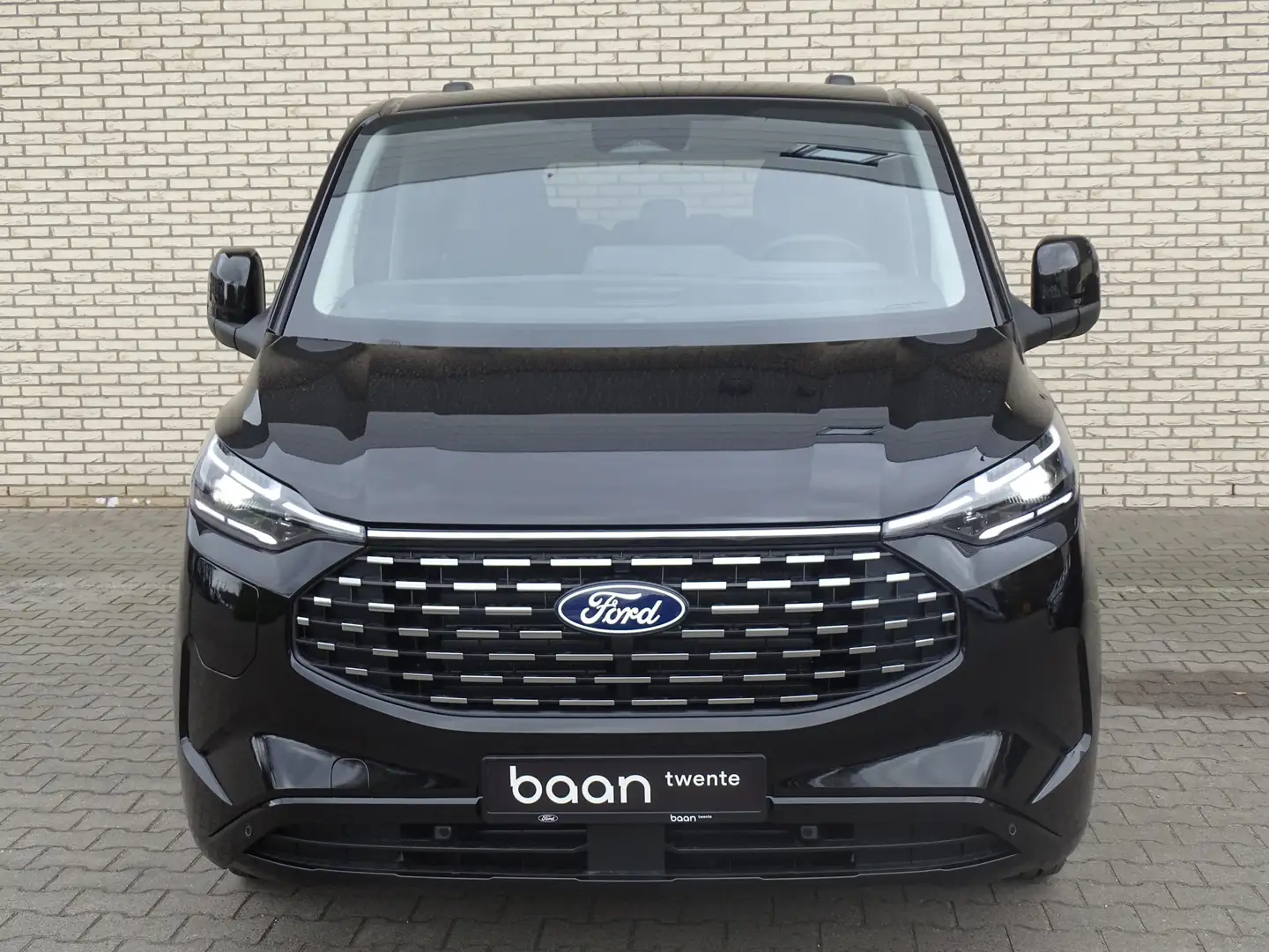 Ford Tourneo Custom 2.5 Plug-IN Hybrid 233 PK L2H1 Titanium | Incl. BT Zwart - 2