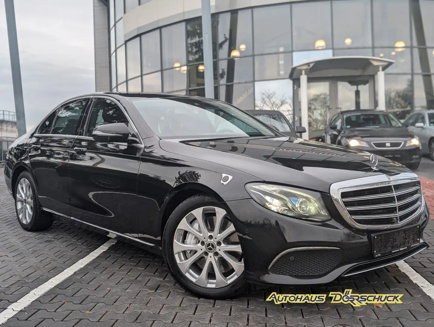 Mercedes-Benz E 400 4MATIC Exclusive *4x4*SHZ*PANO*360°CAM*LED Schwarz - 2