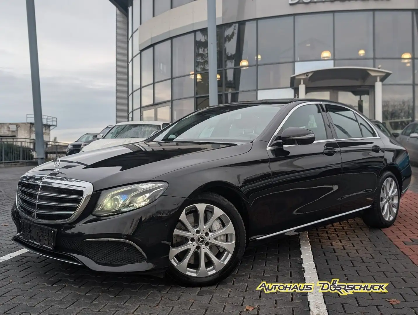Mercedes-Benz E 400 4MATIC Exclusive *4x4*SHZ*PANO*360°CAM*LED Schwarz - 1