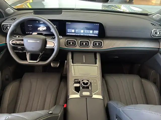 Jaecoo J8 view 3