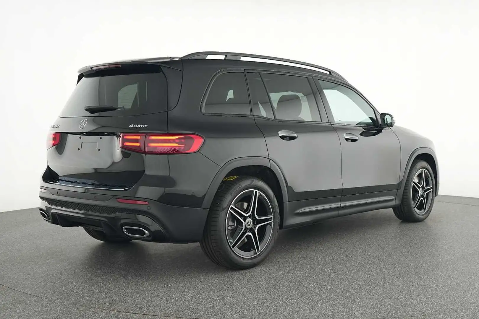 Mercedes-Benz GLB 220 d 4MATIC Zwart - 2