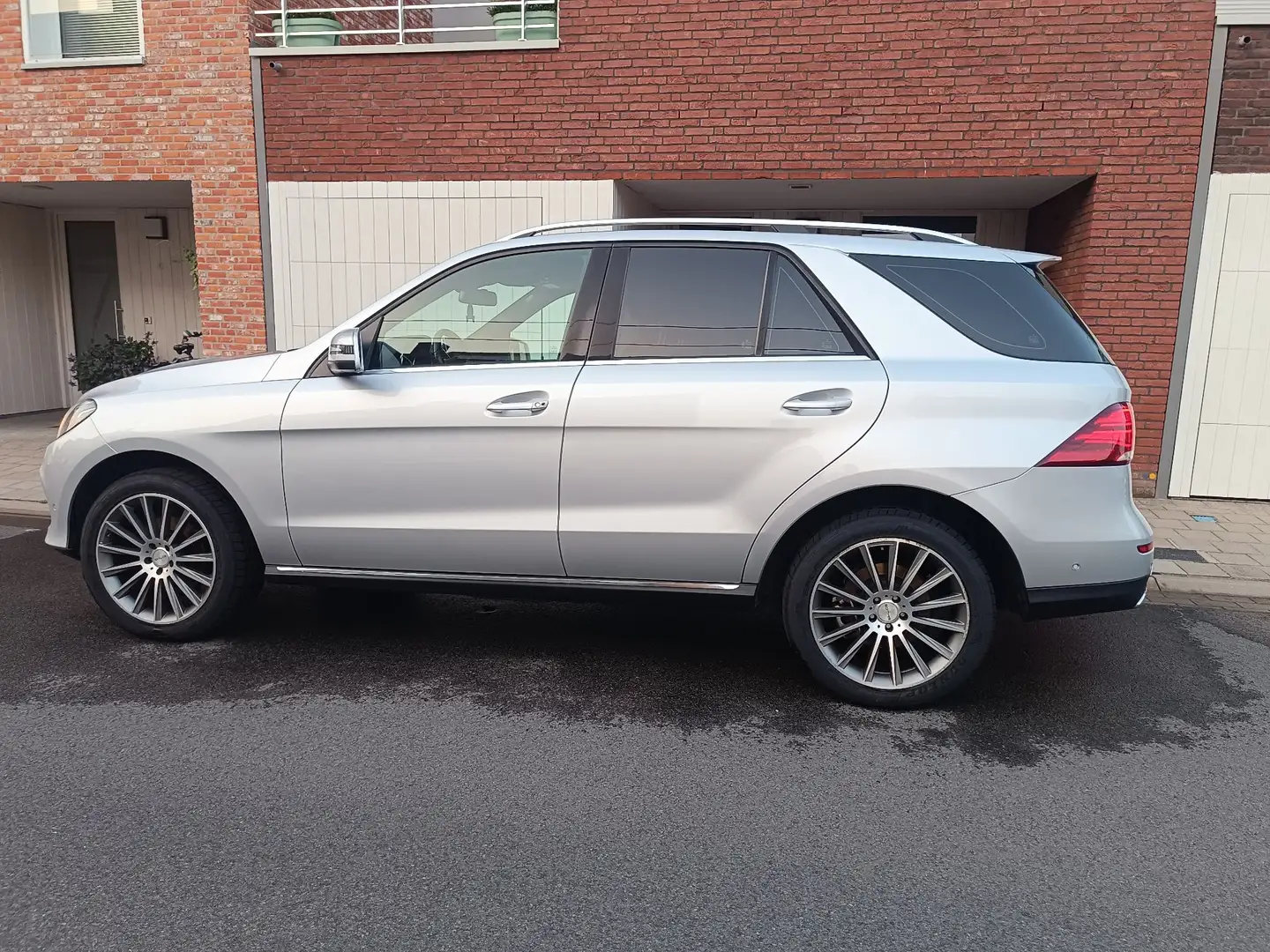 Mercedes-Benz GLE 250 GLE 250 d 9G-TRONIC Exclusive Zilver - 1