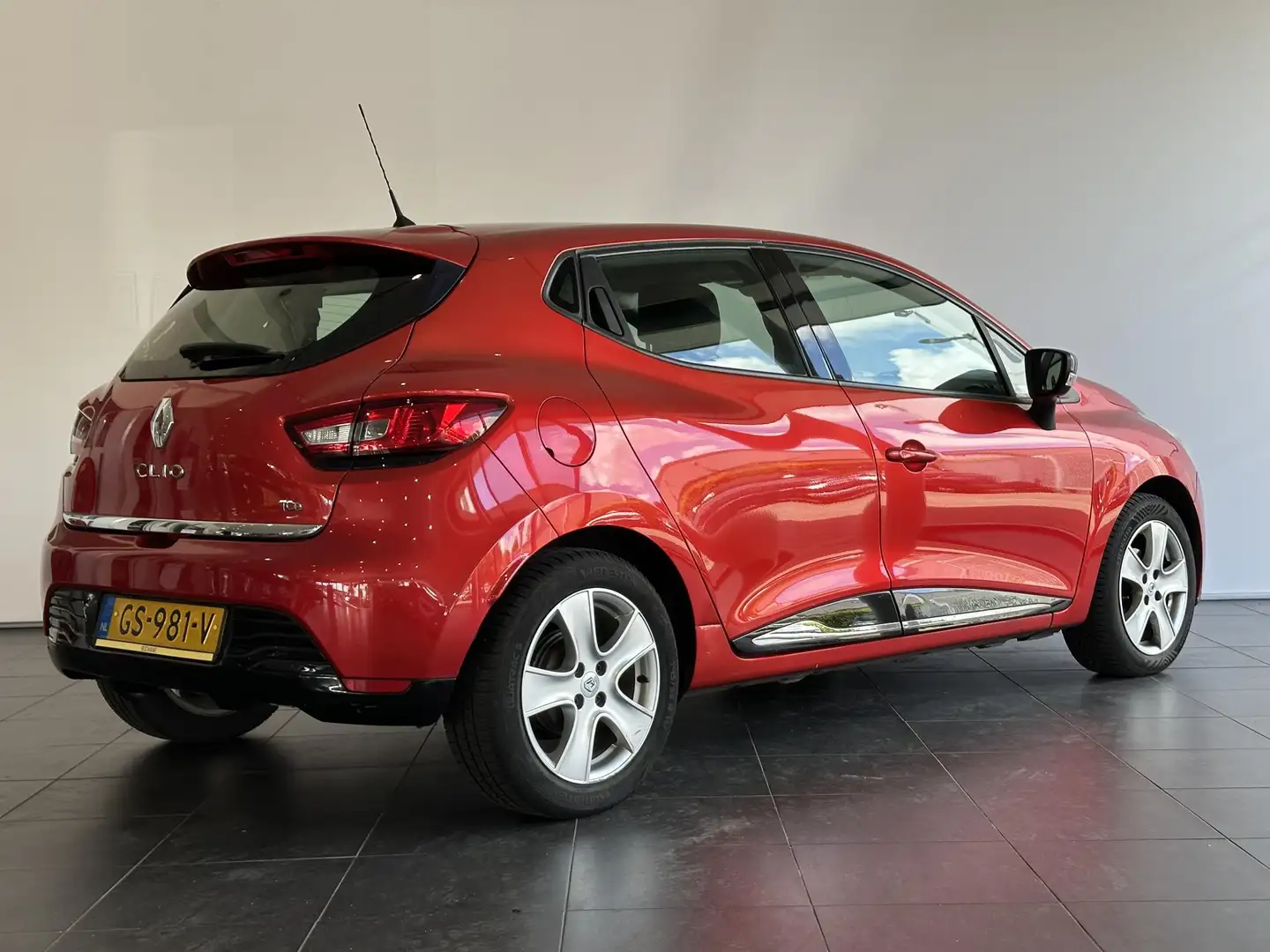 Renault Clio 0.9 TCe Expression NAVIGATIE | LICHTMETALEN VELGEN Rood - 2