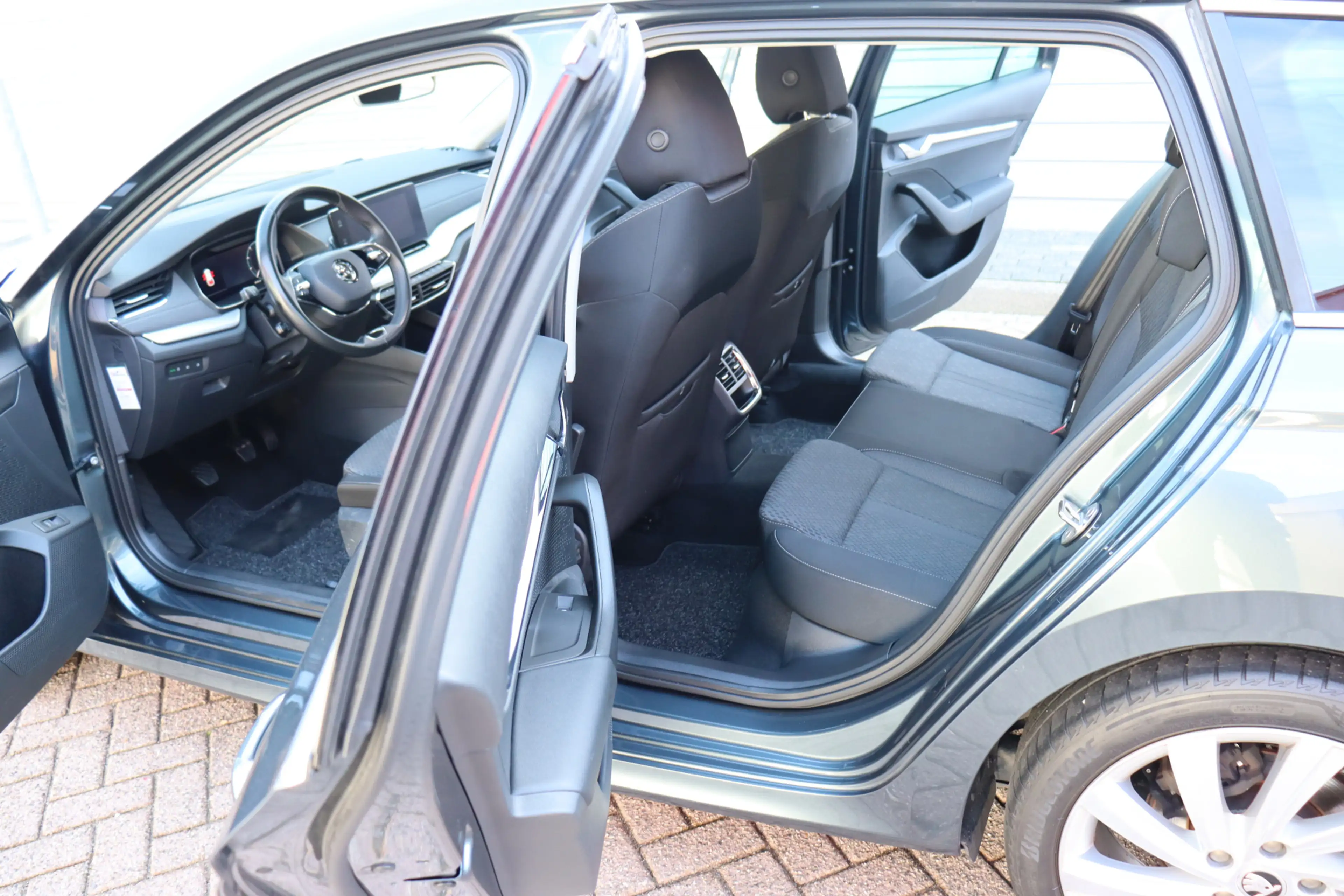 Skoda Octavia Combi 1.5 TSI First Edition O.a: Key-Less, Stoever — photo 25
