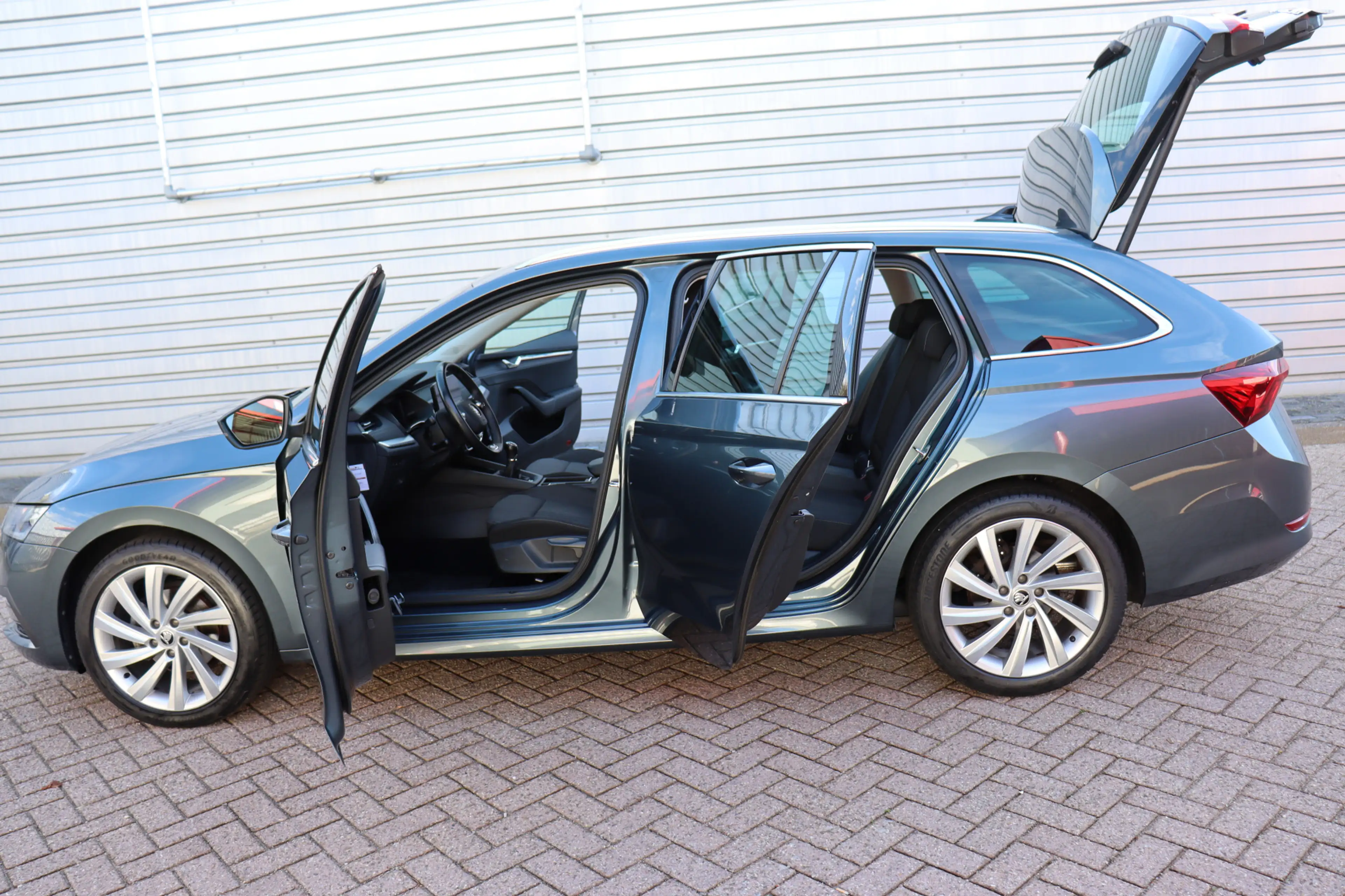 Skoda Octavia Combi 1.5 TSI First Edition O.a: Key-Less, Stoever — photo 24