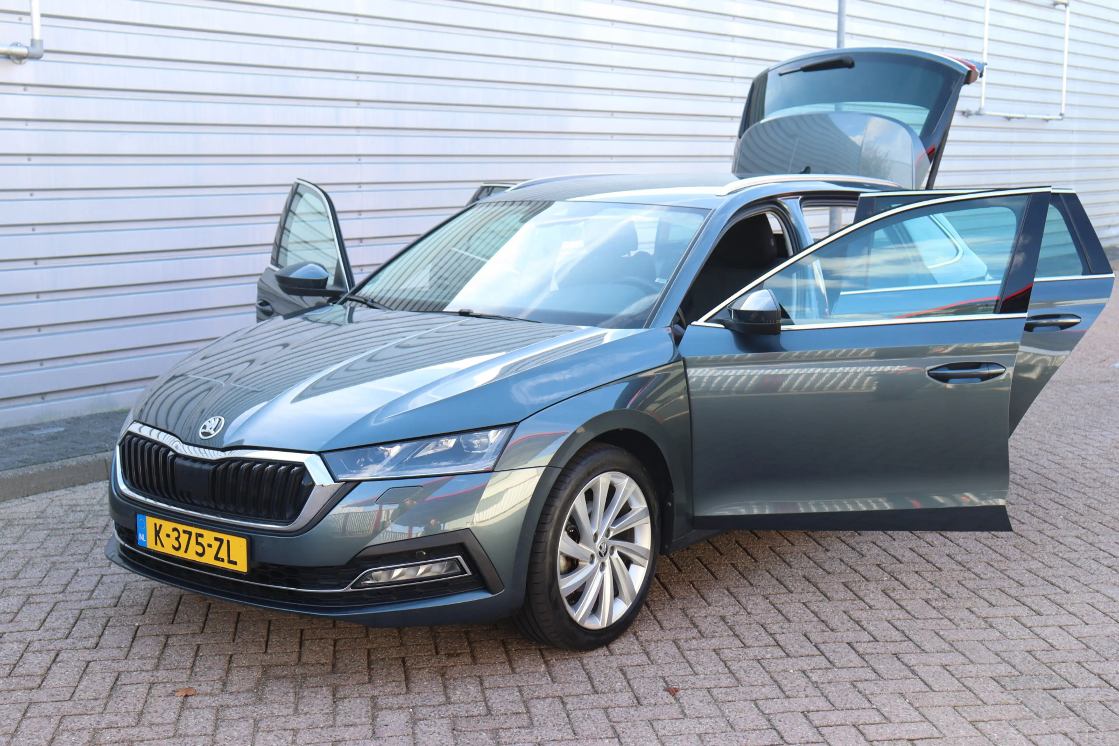 Skoda Octavia Combi 1.5 TSI First Edition O.a: Key-Less, Stoever — photo 22