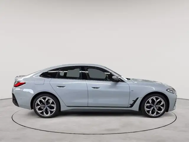 BMW i4 view 3