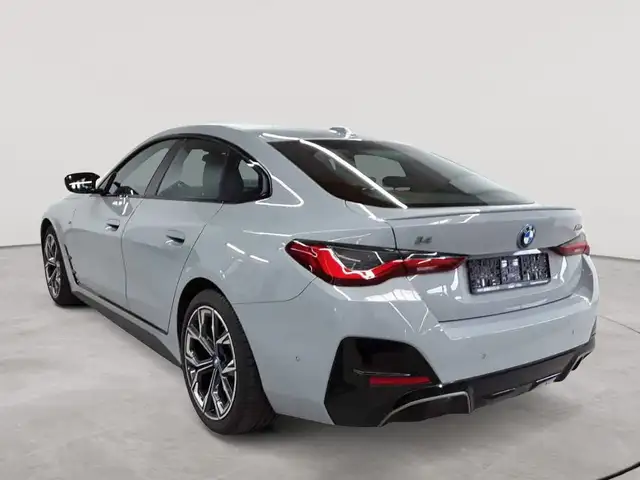 BMW i4 view 5