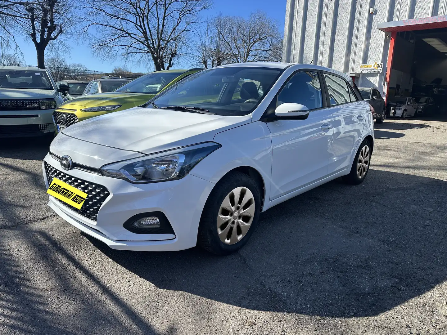Hyundai i20 i20 5p 1.2 mpi Tech Connect Pack econext Gpl 75cv Weiß - 1