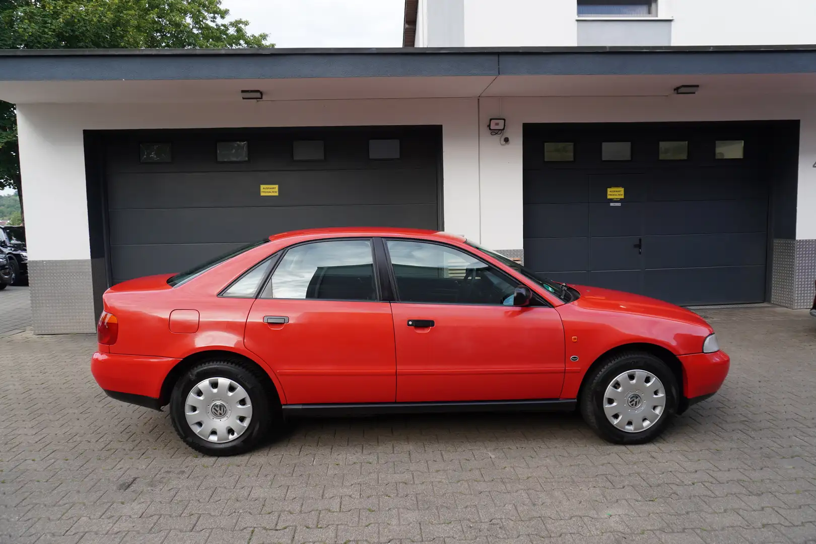 Audi A4 1.6 Lim. KLIMAAUTOMATIK+SERVO+ZV Rouge - 2