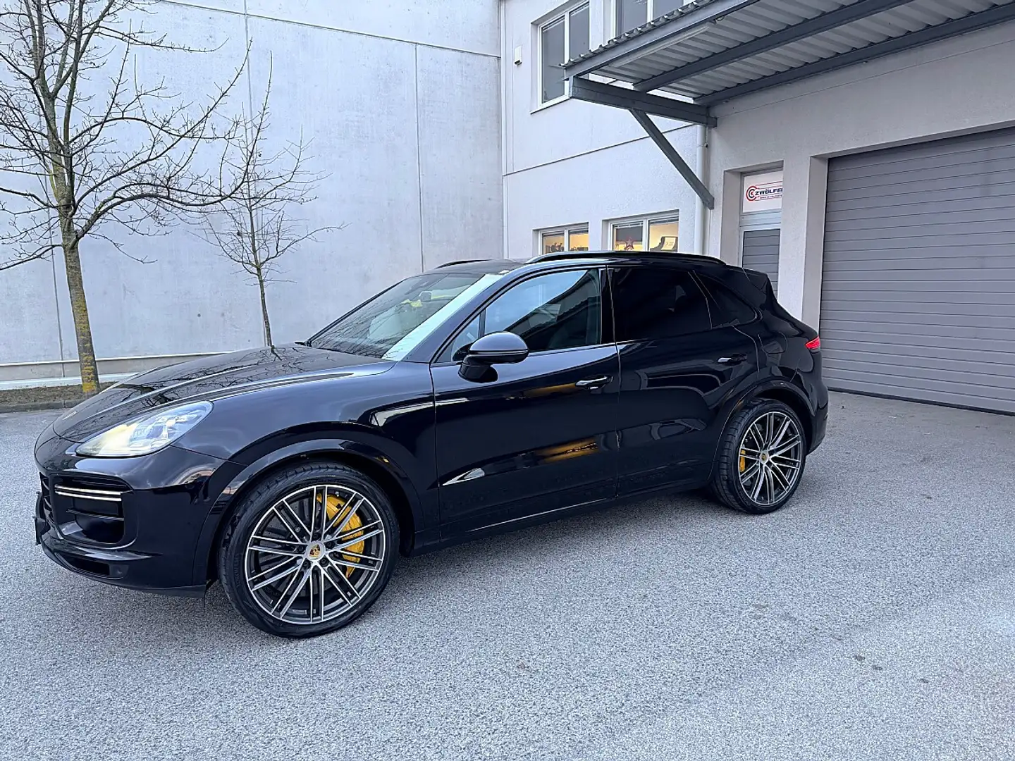 Porsche Cayenne III Turbo S E-Hybrid PHEV 17,9 kWh Aut. Schwarz - 2