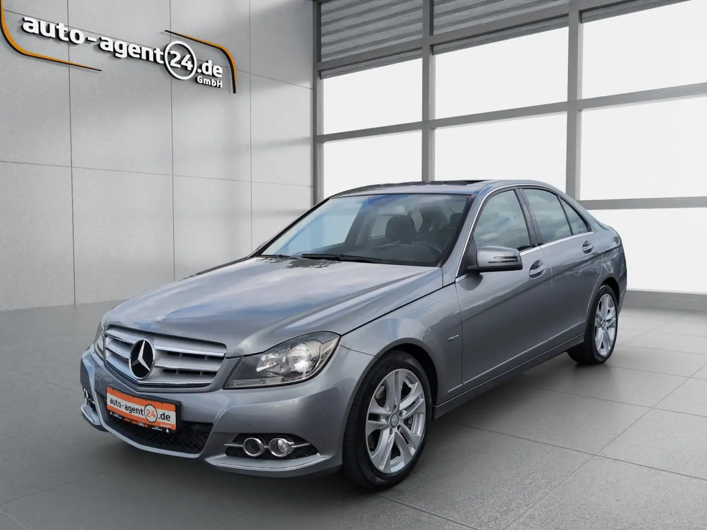 Mercedes-Benz C 200 Avantgarde /1.Hd/Designo/Navi/H&K/Glasdach Stříbrná - 2