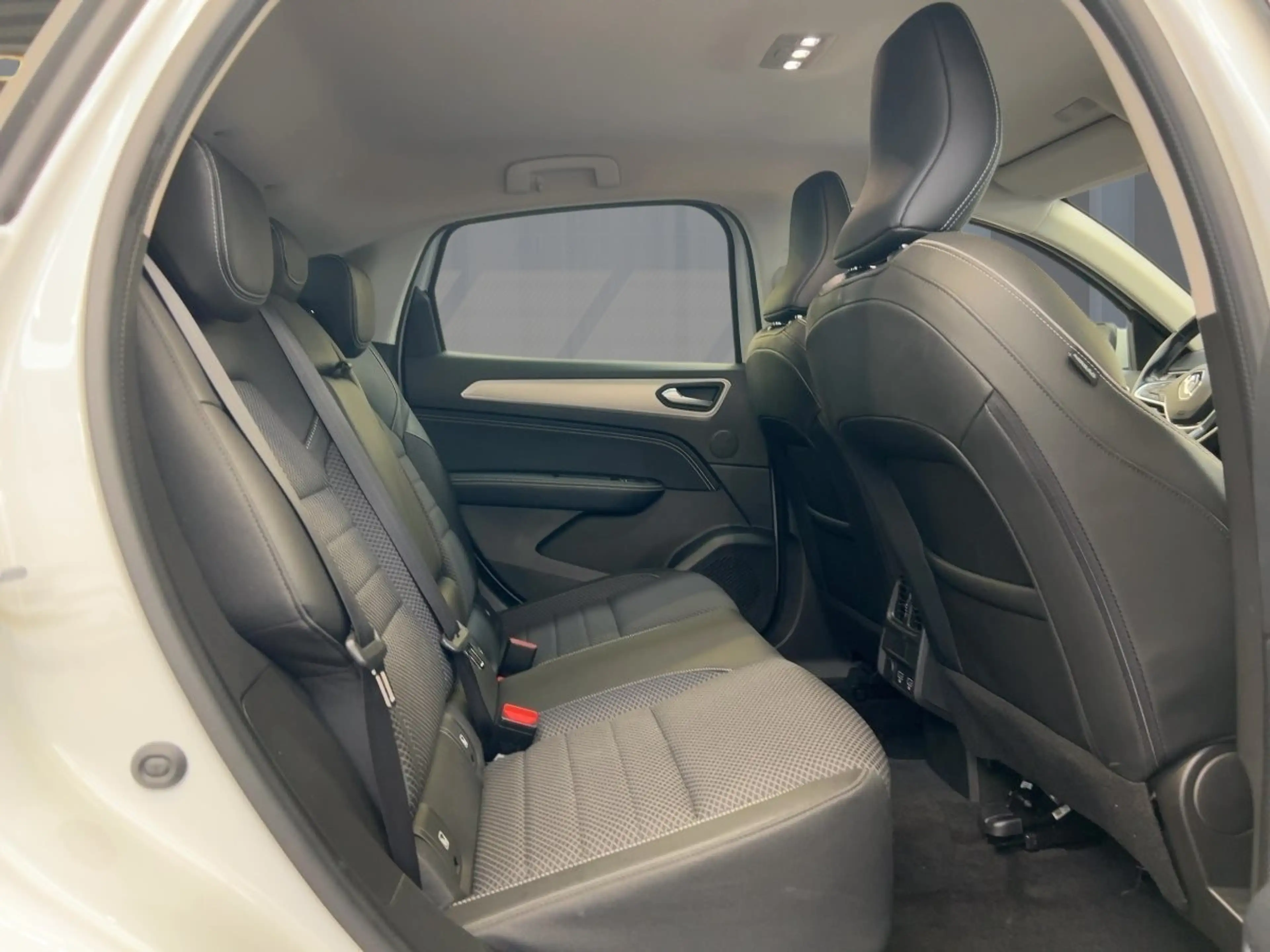 Renault Arkana TECHNO TCe 140 EDC CARPLAY SHZ PDC BT — photo 9